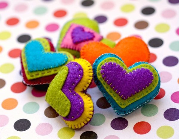 handmade_felt_hearts_by_nandiamond