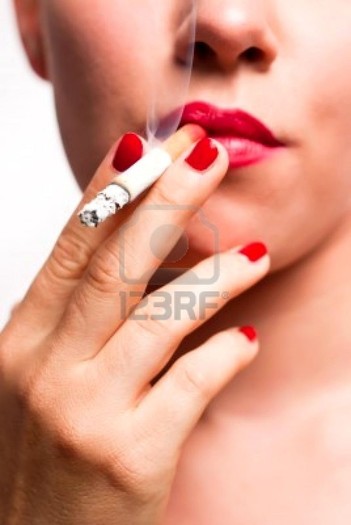 7671552-mouth-with-red-lips-and-red-finger-nails-smoking-cigarette - Buze2