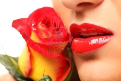 8578312-red-lips-and-red-rose-isolated-on-white-shallow-dof - Buze2