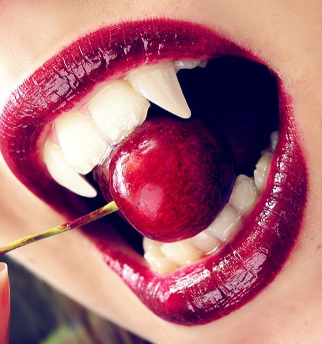 girls,vampire,lips,bite,cherry,red-4a78b8cd6d641f86a13419d9ce5bf431_h - Buze2
