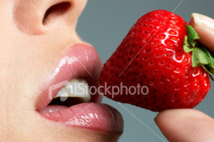 istockphoto_2357070-strawberry-lips