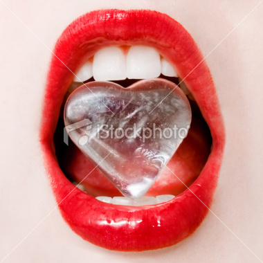 istockphoto_8757852-icy-heart-and-red-lips - Buze2
