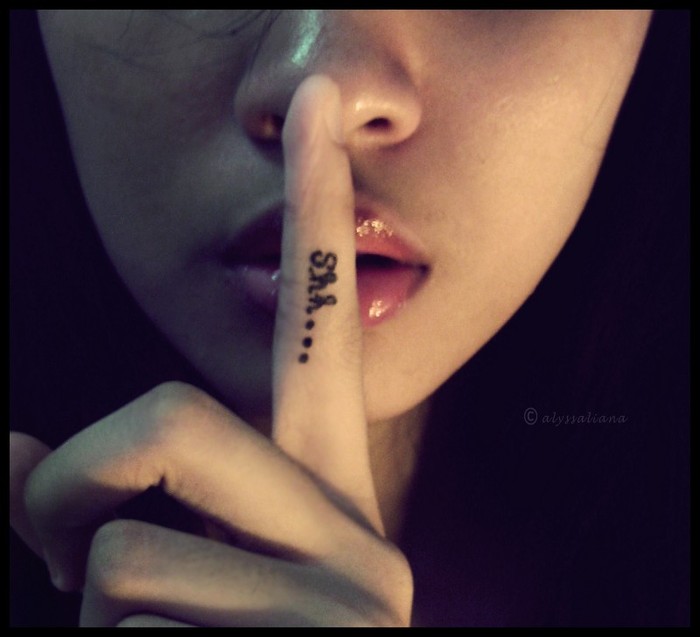 shh____by_alyssaliana - Buze2