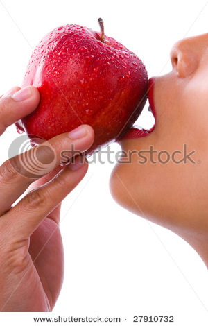stock-photo-red-apple-with-red-lips-27910732 - Buze2