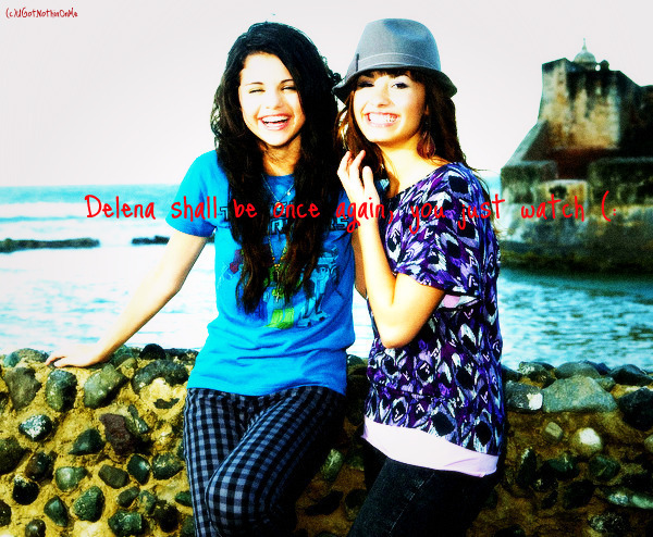 Delena-selena-gomez-and-demi-lovato-12857347-600-494 - my favourites demy si selly