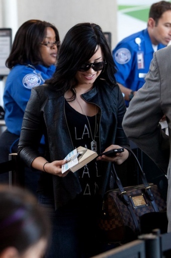 Demi Lovato (34)