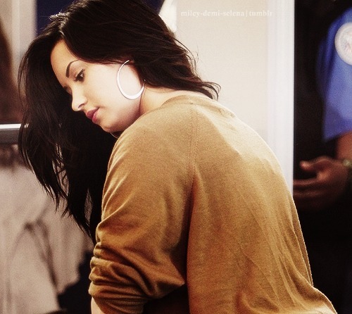 Demi Lovato (37)