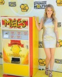 37317049_WGXMIHEAZ - Bridgit Mendler