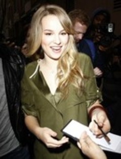 37317109_YJRRCNLOS - Bridgit Mendler