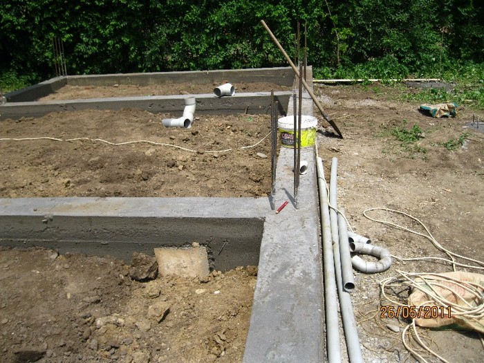 IMG_0426 - Curtea si gradina in constructie