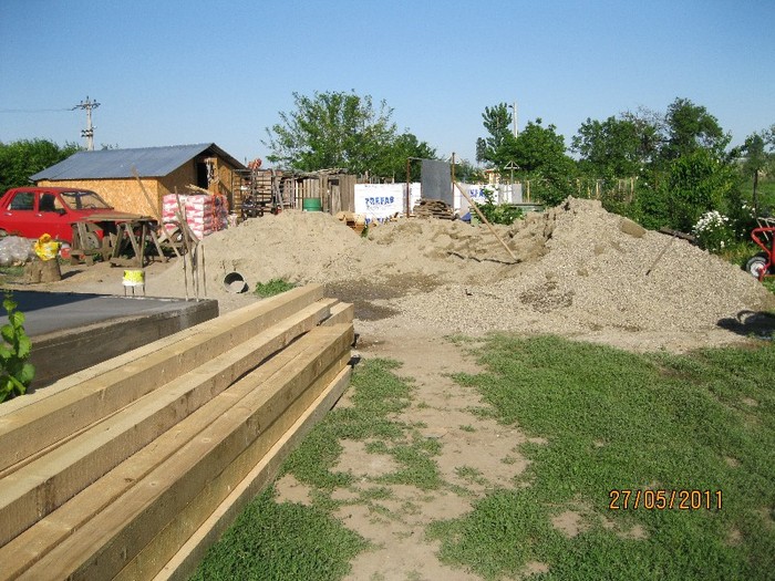 IMG_0446 - Curtea si gradina in constructie