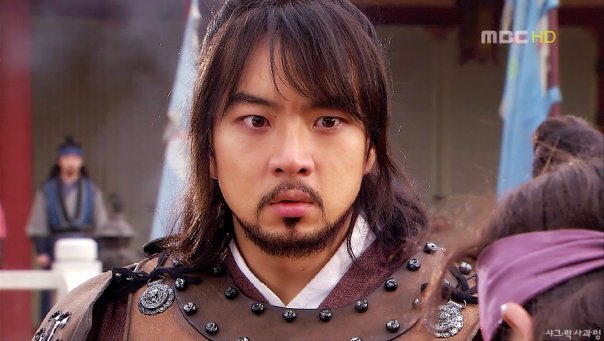 6329_104537118698_654448698_1975599_6113221_n - bq---jumong---qb