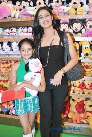 6e1c55e259e45d3fb8776be37902e791 - sweta tiwari