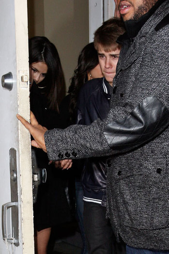 BieberSelenaLeaving