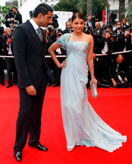 aishwarya-bollyupdatescom-cannes2009-29