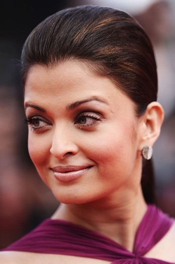 aishwarya-rai-cannes-2010-day-3-bollyupdatescom-10