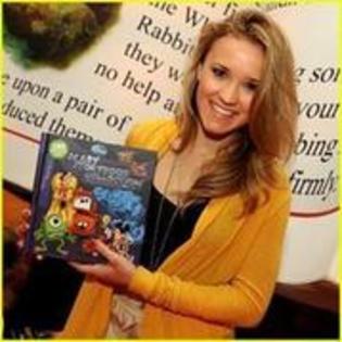 17901472_ZUIRSXYDC - emily osment