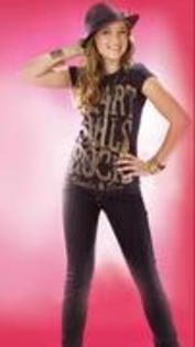 17901530_SZTUWUFRM - emily osment