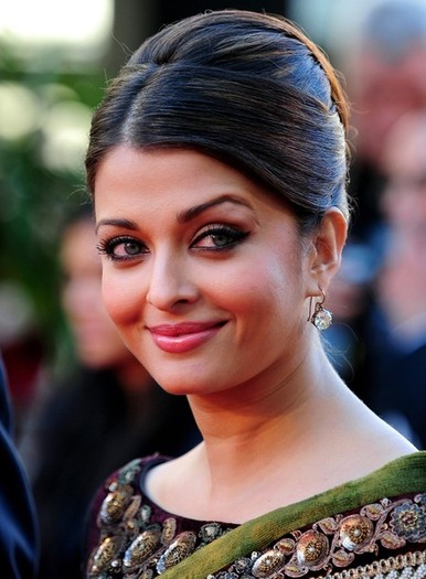 aishwarya-rai-raavan-premiere-bollyupdatescom-12 - 1-Aishwarya Rai