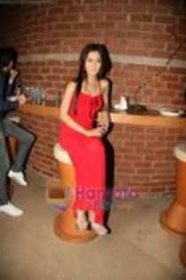 33385380_VSVIGFDEL - sara khan sadhna culoarea fericirii