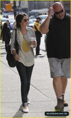 normal_selena-gomez-07 - 04-25-09 Selena Gomez chats with her bodyguard as they leave Starbucks Coffee