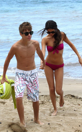 4 - selena si justin biber la plaja