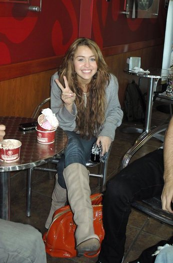 Peace for all;_) LoL from Mileyz - Anunt Important