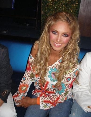 lalbum_1809233257_p_0302163720_2915 - 00 Anahi 002