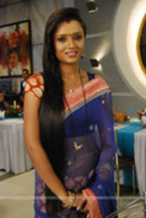 37760096_LUDHTTBVJ - parul chuhan ragni culoarea fericirii