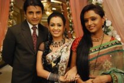 37760115_WFGZMYFFO - parul chuhan ragni culoarea fericirii