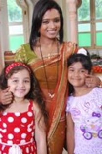 37760117_KTZFQPYSQ - parul chuhan ragni culoarea fericirii