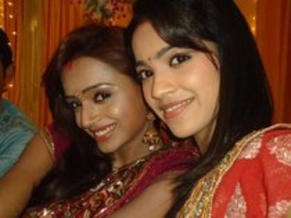 37760139_TDLYFZZWM - parul chuhan ragni culoarea fericirii