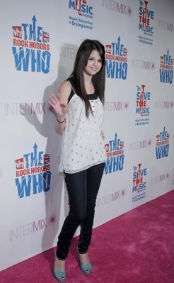 normal_selenafan021 - Intermix celebration of the VH1 Honors to benefit Save The Music