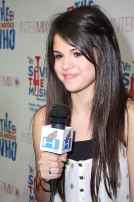 normal_selenafan029 - Intermix celebration of the VH1 Honors to benefit Save The Music
