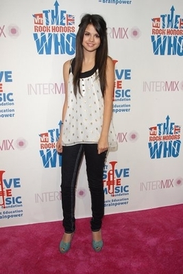 normal_selenafan042 - Intermix celebration of the VH1 Honors to benefit Save The Music