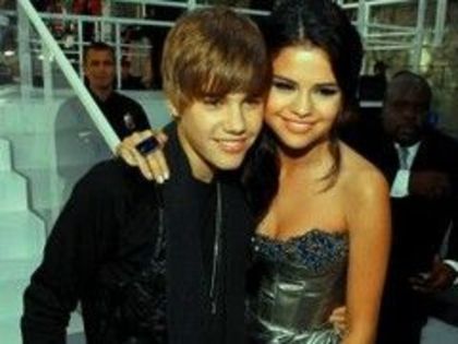 Selena-Gomez--in-duet-cu-Justin-Bieber