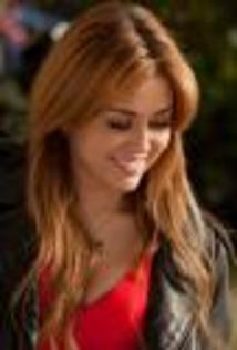 miley-cyrus-so-undercover-stills (6)