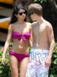 justin-bieber-selena-gomez-maui (4)
