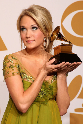 Carrie Underwood (28)