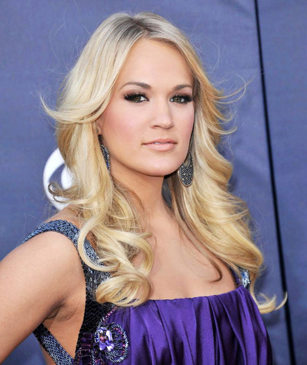 Carrie Underwood (30)