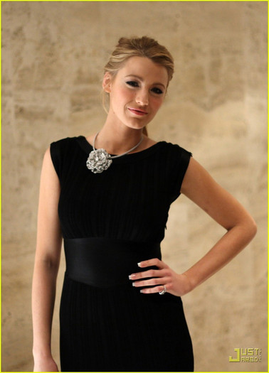Blake Lively (37) - x - Blake Lively