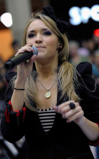 Emily Osment (23)