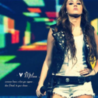 - Miley Cyrus este viata mea