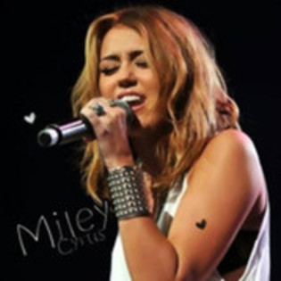 glittery m 69 - Miley Cyrus este viata mea