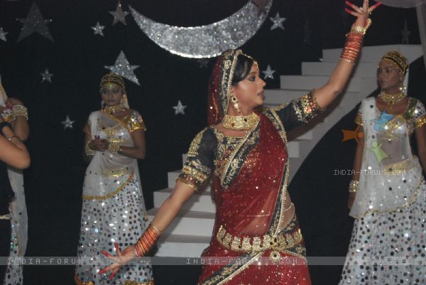 56405-ragini-rock-the-dance-floor - parul chauhan