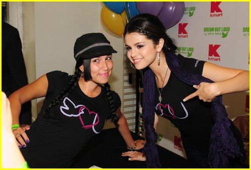 selena-gomez-kmart-cute-04