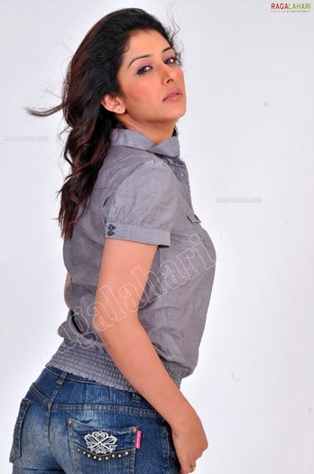 sameeksha-grayshirt-ragalahari-ps46