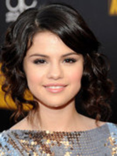 37890898_XGGNUZLVG - selena gomez