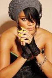 29113117_MHLHDMBTW[1] - Rihanna