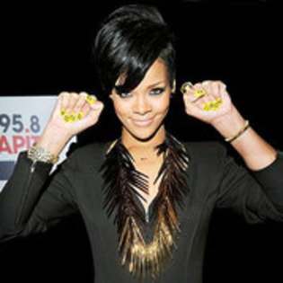 30052502_RJWAKRFYB[1] - Rihanna